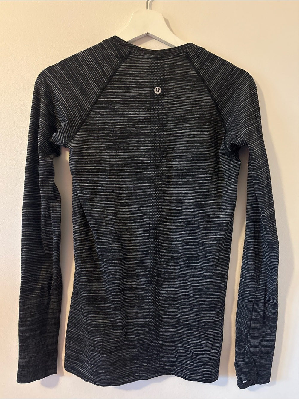 Lululemon Swiftly Speed Long Sleeve Size 6